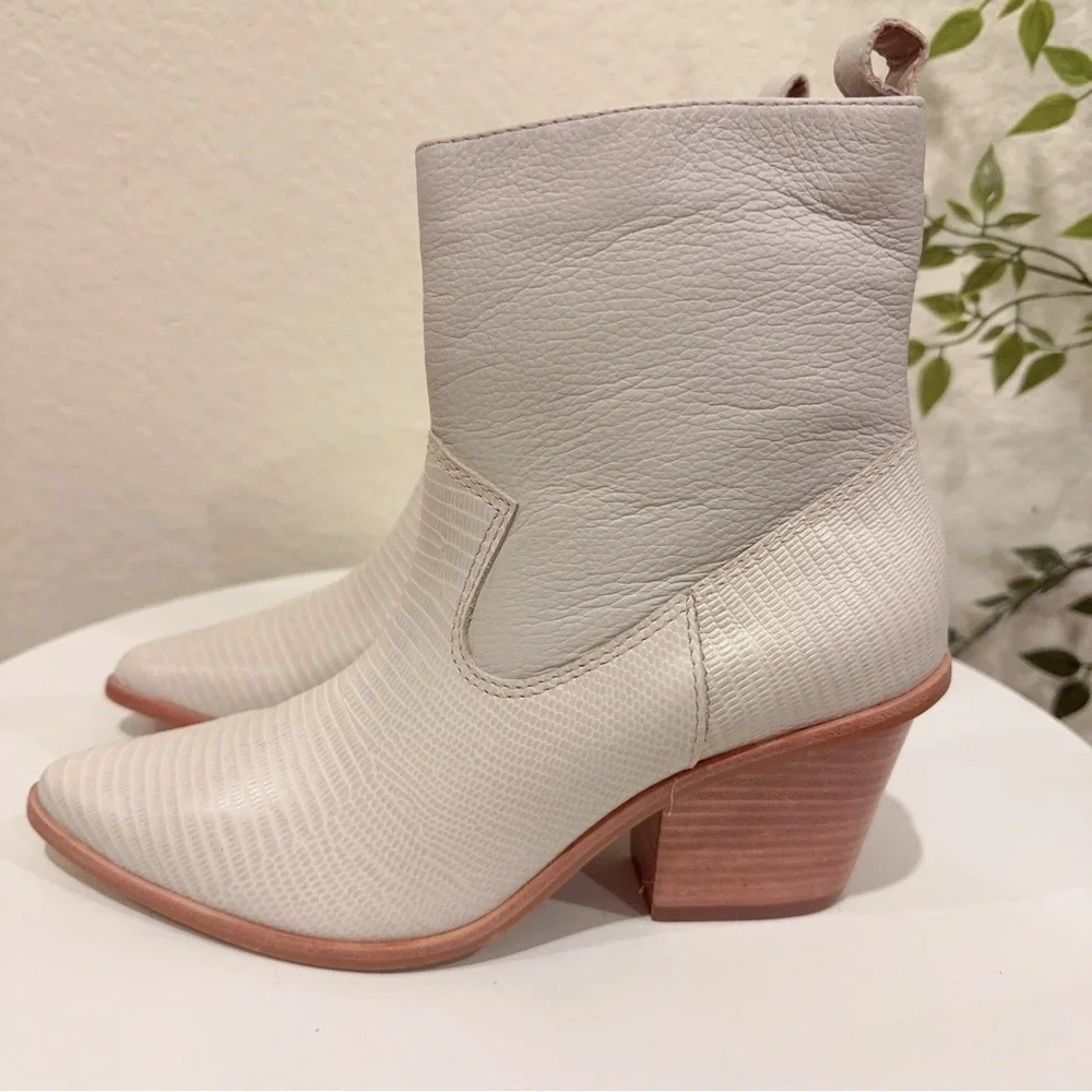 Kaanas Hague Cowboy Leather Bootie in Ivory NWOT Size 6M